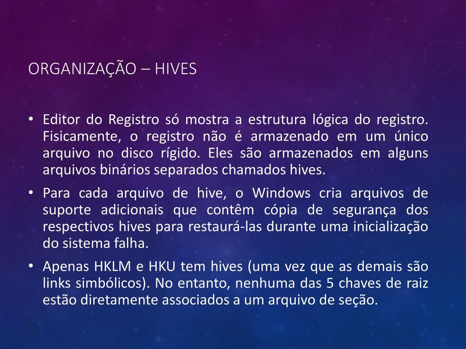 Eles são armazenados em alguns arquivos binários separados chamados hives.