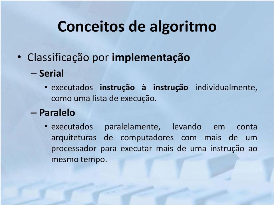 Paralelo executados paralelamente, levando em conta arquiteturas de