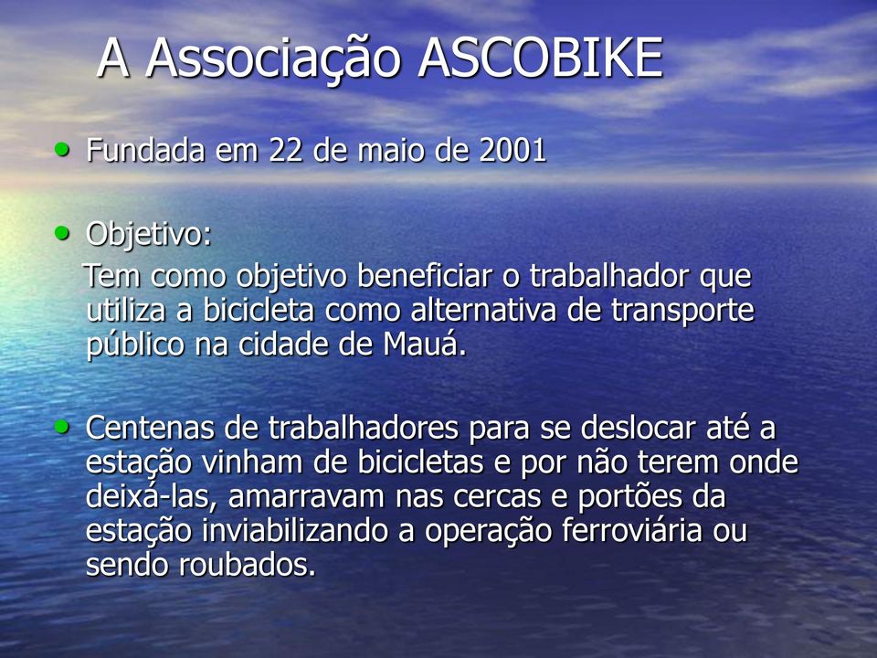 Centenas de trabalhadores para se deslocar até a estação vinham de bicicletas e por não terem onde