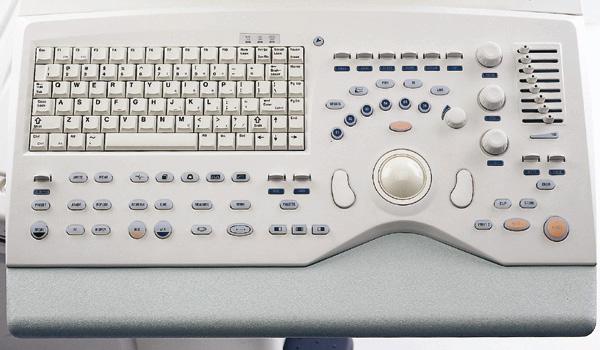 Teclado e Painel de Controle Deve ser limpo com um pano umedecido somente com água, Não utilizar dentro do teclado ou