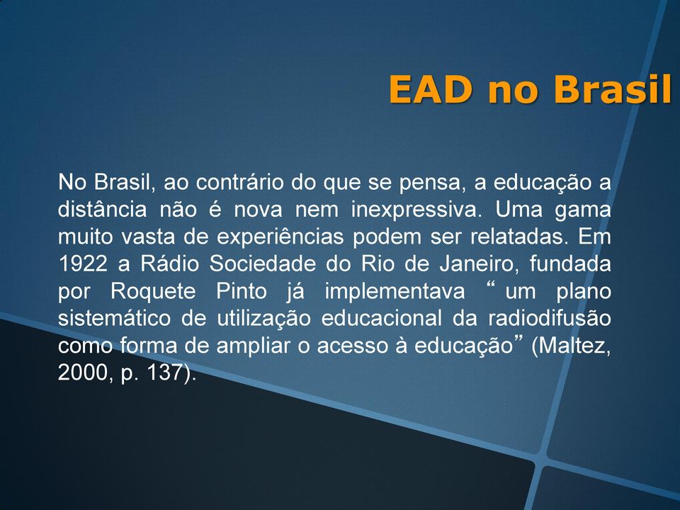 Em 1922 a Rádio Sociedade do Rio de Janeiro, fundada por Roquete Pinto já implementava um