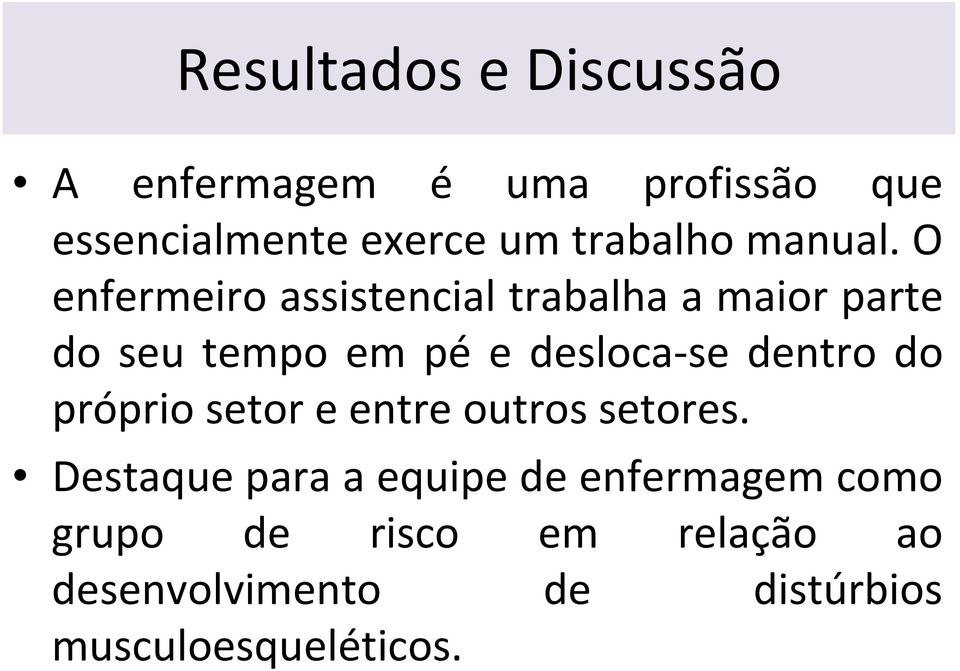 O enfermeiro assistencial trabalha a maior parte do seu tempo em pé e desloca se dentro