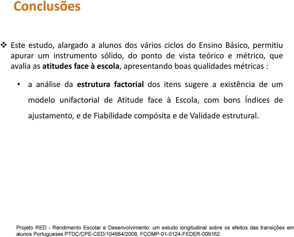 itens sugere a existência de um modelo unifactorial de Atitude face à Escola, com bons Índices de ajustamento, e de Fiabilidade compósita