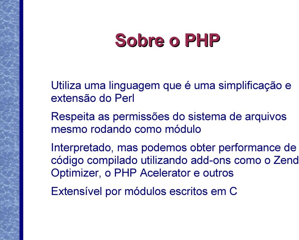 Interpretado, mas podemos obter performance de código compilado utilizando