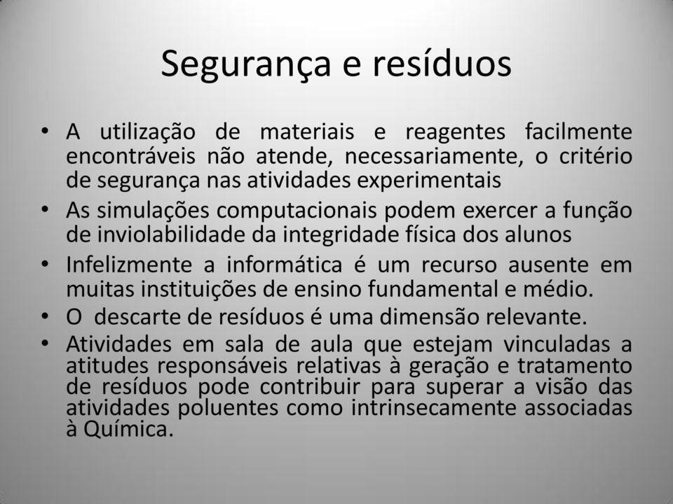 ausente em muitas instituições de ensino fundamental e médio. O descarte de resíduos é uma dimensão relevante.