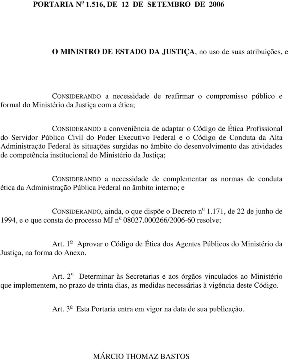 ética; CONSIDERANDO a conveniência de adaptar o Código de Ética Profissional do Servidor Público Civil do Poder Executivo Federal e o Código de Conduta da Alta Administração Federal às situações