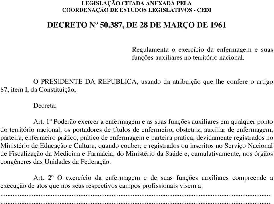 1º Poderão exercer a enfermagem e as suas funções auxiliares em qualquer ponto do território nacional, os portadores de títulos de enfermeiro, obstetriz, auxiliar de enfermagem, parteira, enfermeiro