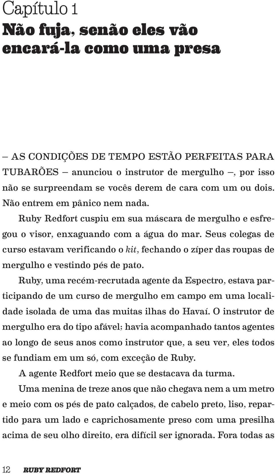 Seus colegas de curso estavam verificando o kit, fechando o zíper das roupas de mergulho e vestindo pés de pato.