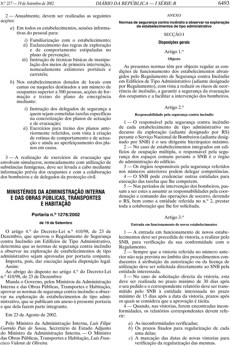 primeira intervenção, nomeadamente extintores portáteis e carretéis; b) Nos estabelecimentos dotados de locais com camas ou naqueles destinados a um número de ocupantes superior a 500 pessoas, acções