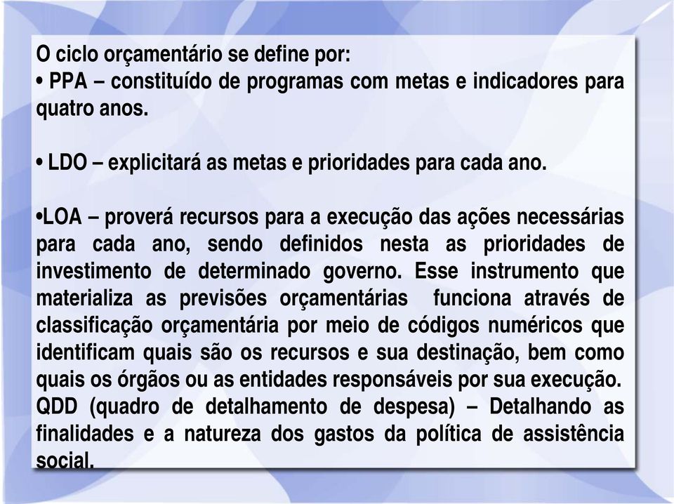 Esse instrumento que materializa as previsões orçamentárias funciona através de classificação orçamentária por meio de códigos numéricos que identificam quais são os recursos