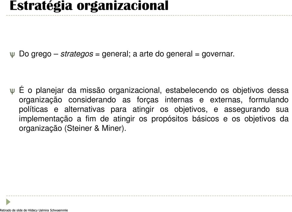 internas e externas, formulando políticas e alternativas para atingir os objetivos, e assegurando sua