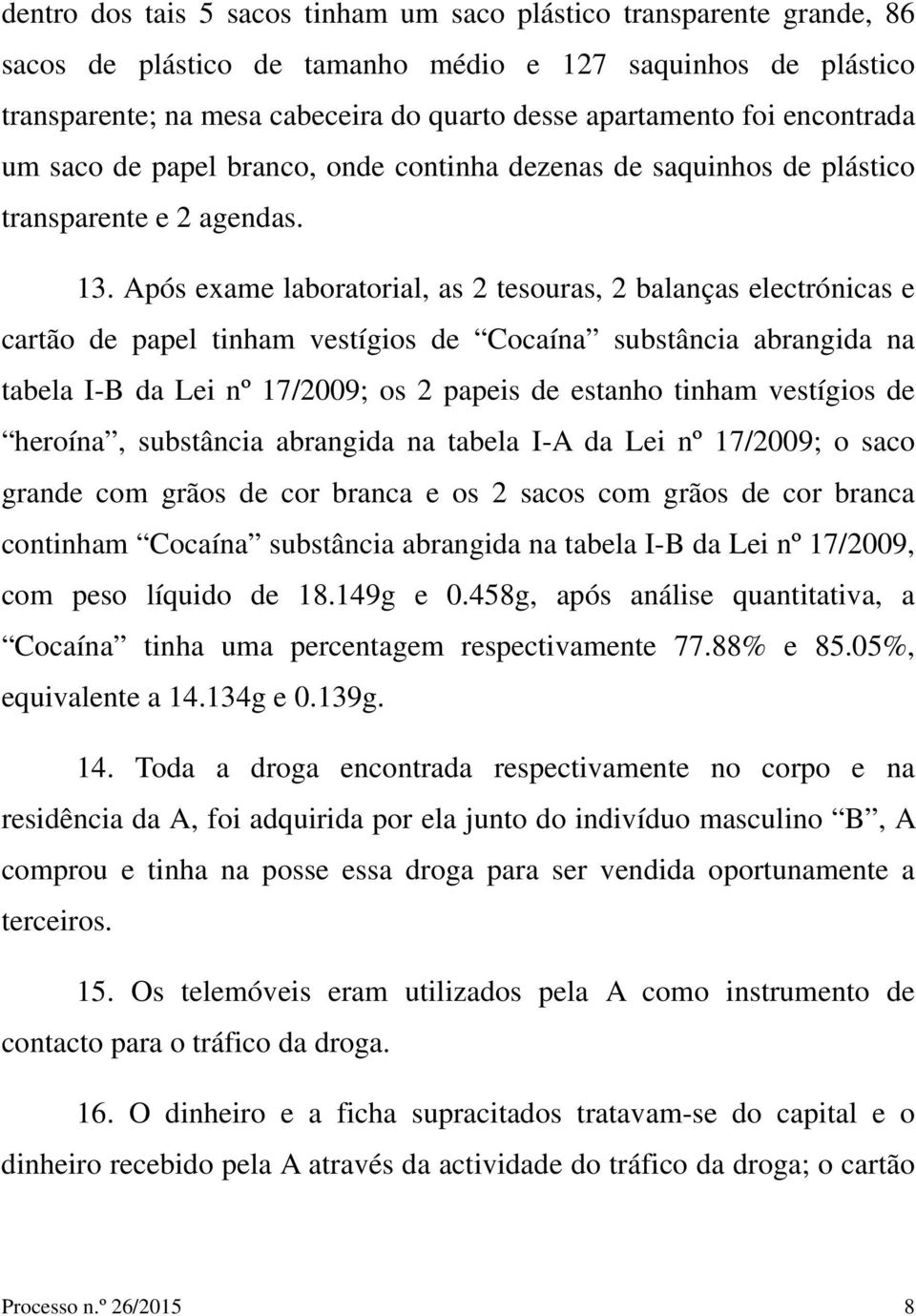 Após exame laboratorial, as 2 tesouras, 2 balanças electrónicas e cartão de papel tinham vestígios de Cocaína substância abrangida na tabela I-B da Lei nº 17/2009; os 2 papeis de estanho tinham