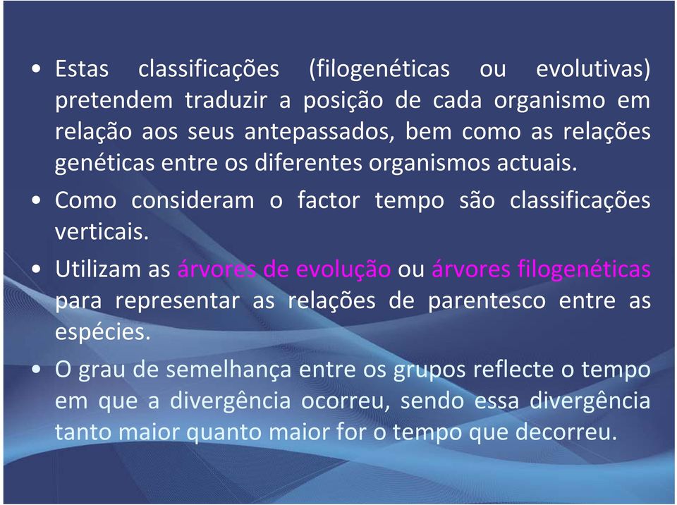 Utilizam as árvores de evolução ou árvores filogenéticas para representar as relações de parentesco entre as espécies.