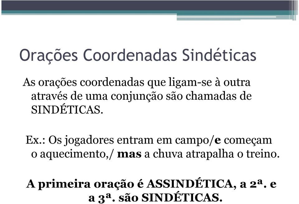 : Os jogadores entram em campo/e começam o aquecimento,/ mas a chuva