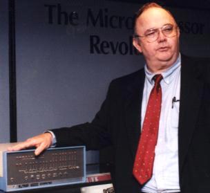Terceira Geração (1965-1980) Circuito Integrado Intel 4004 (1971) O primeiro microprocessador fabricado no mundo foi o Intel 4004.