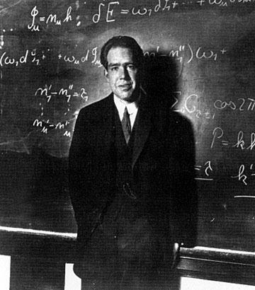Niels Bohr: em 1913, propôs um novo modelo atômico, relacionando a