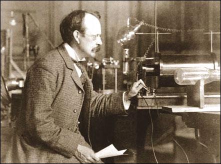 J.J. Thomson: em 1897, ele demonstrou que o átomo não era indivisível