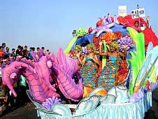 O Carnaval é comemorado nos estados de Goa, Gujarat, Odisha e Kerala; Raasa jantar na noite de terça-feira
