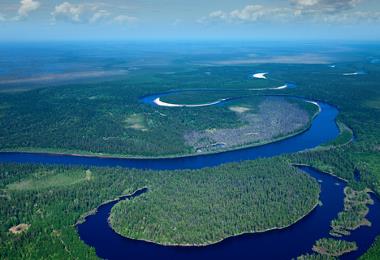 Relevo - Planície São áreas com uma fisionomia plana, ou seja, com uma paisagem menos acidentada.