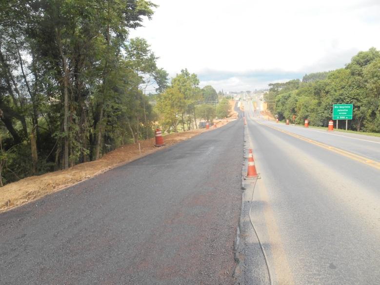 4.4 TREVO EM DESNÍVEL COM ALÇAS EM PISTA SIMPLES BR-116/SC KM 004,500 Figura 01