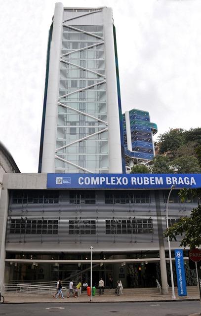 OUSADIA E INOVAÇÃO Elevador Rubem Braga Liga a Estação Cantagalo do Metrô ao alto do Morro 10 mil