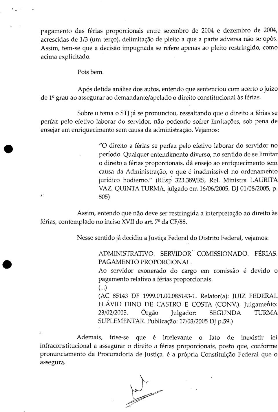 Após detida análise dos autos, entendo que sentenciou com acerto o juízo de 1Q grau ao assegurar ao demandante/apelado o direito constitucional às férias.