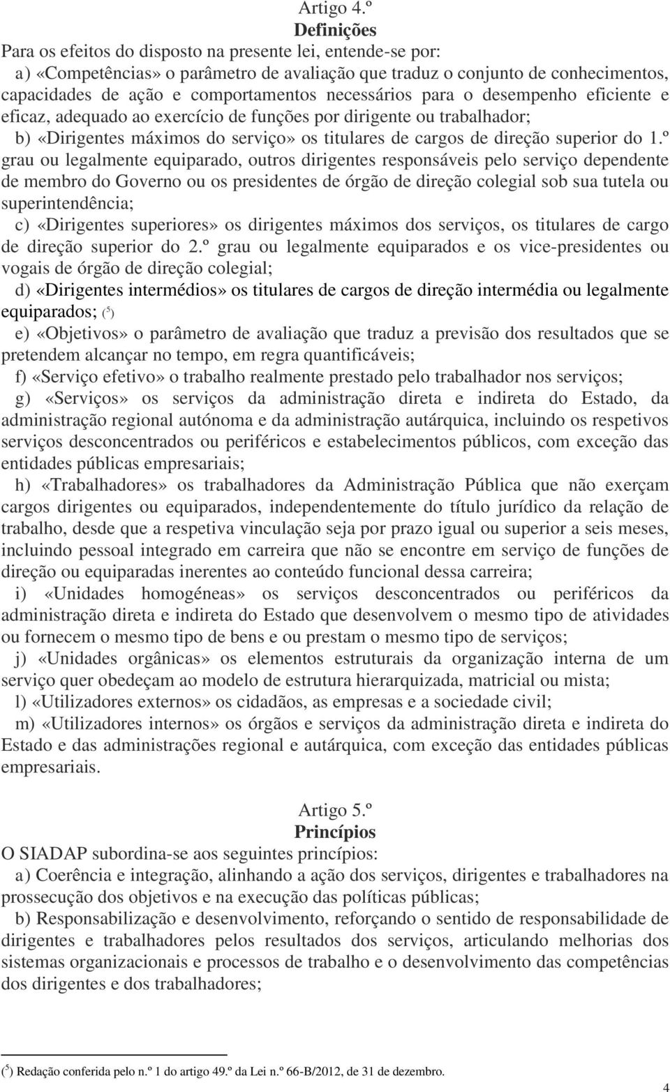 necessários para o desempenho eficiente e eficaz, adequado ao exercício de funções por dirigente ou trabalhador; b) «Dirigentes máximos do serviço» os titulares de cargos de direção superior do 1.