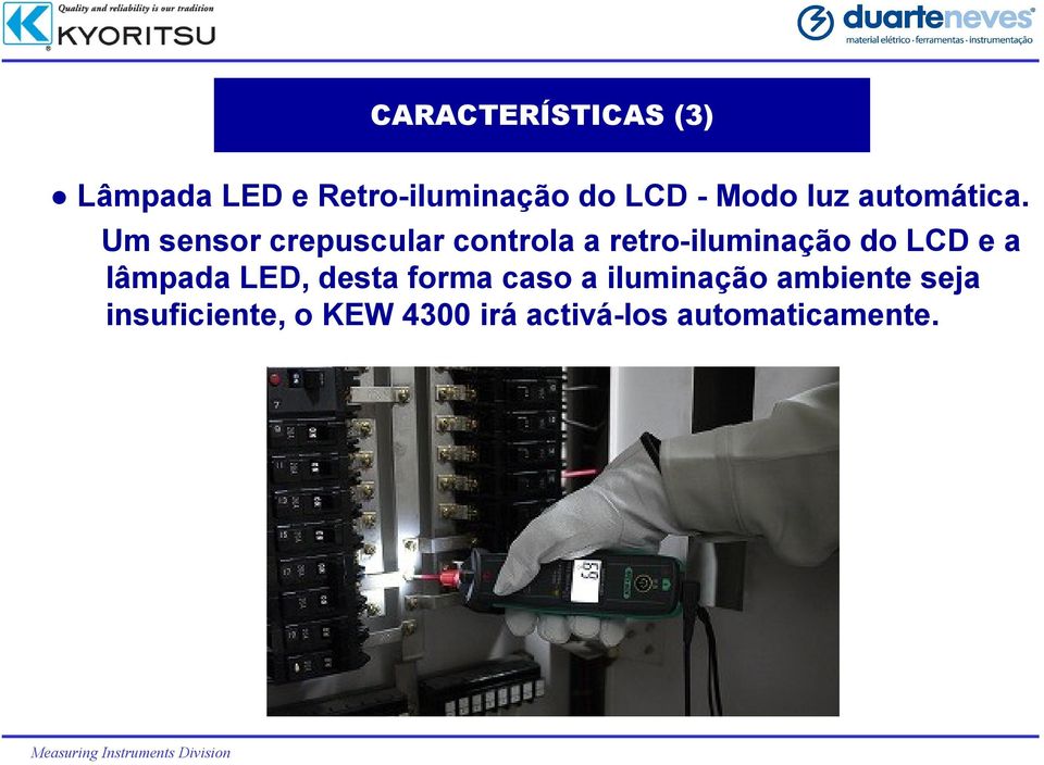 Um sensor crepuscular controla a retro-iluminação do LCD e a
