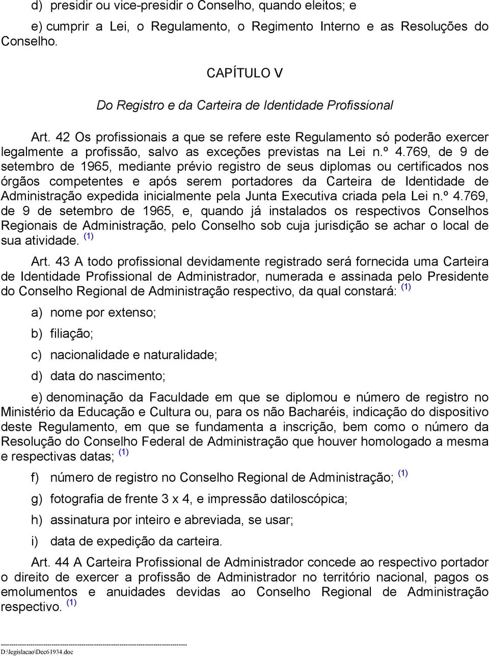 42 Os profissionais a que se refere este Regulamento só poderão exercer legalmente a profissão, salvo as exceções previstas na Lei n.º 4.