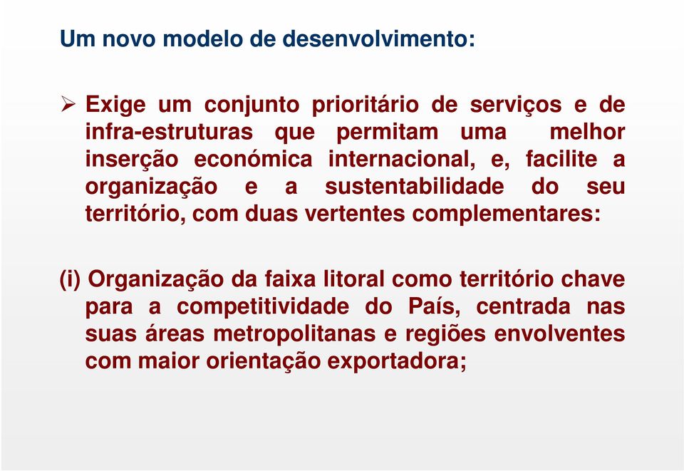 território, com duas vertentes complementares: (i) Organização da faixa litoral como território chave para a