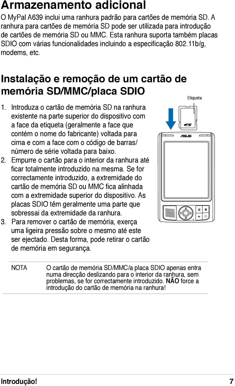 Introduza o cartão de memória SD na ranhura existente na parte superior do dispositivo com a face da etiqueta (geralmente a face que contém o nome do fabricante) voltada para cima e com a face com o