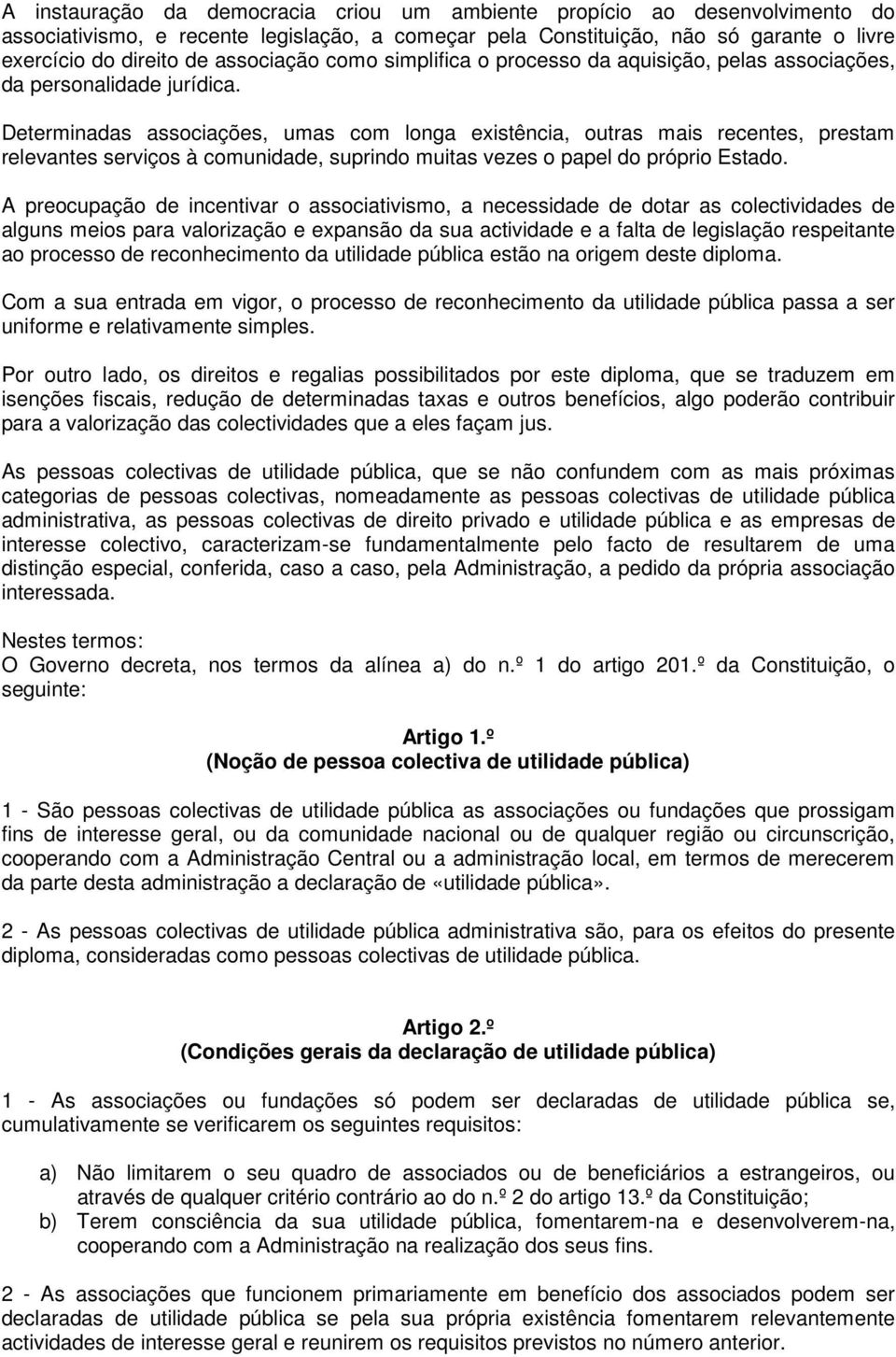 Determinadas associações, umas com longa existência, outras mais recentes, prestam relevantes serviços à comunidade, suprindo muitas vezes o papel do próprio Estado.