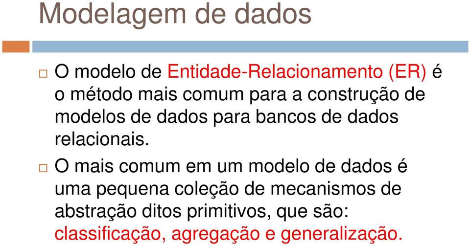 O mais comum em um modelo de dados é uma pequena coleção de mecanismos de