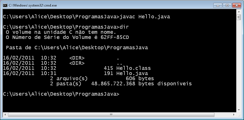 Após certificar que o arquivo está no diretório correto, podemos compilar o programa, para isso utilizamos o comando: javac [Nome do Arquivo]. Ou seja: javac Hello.