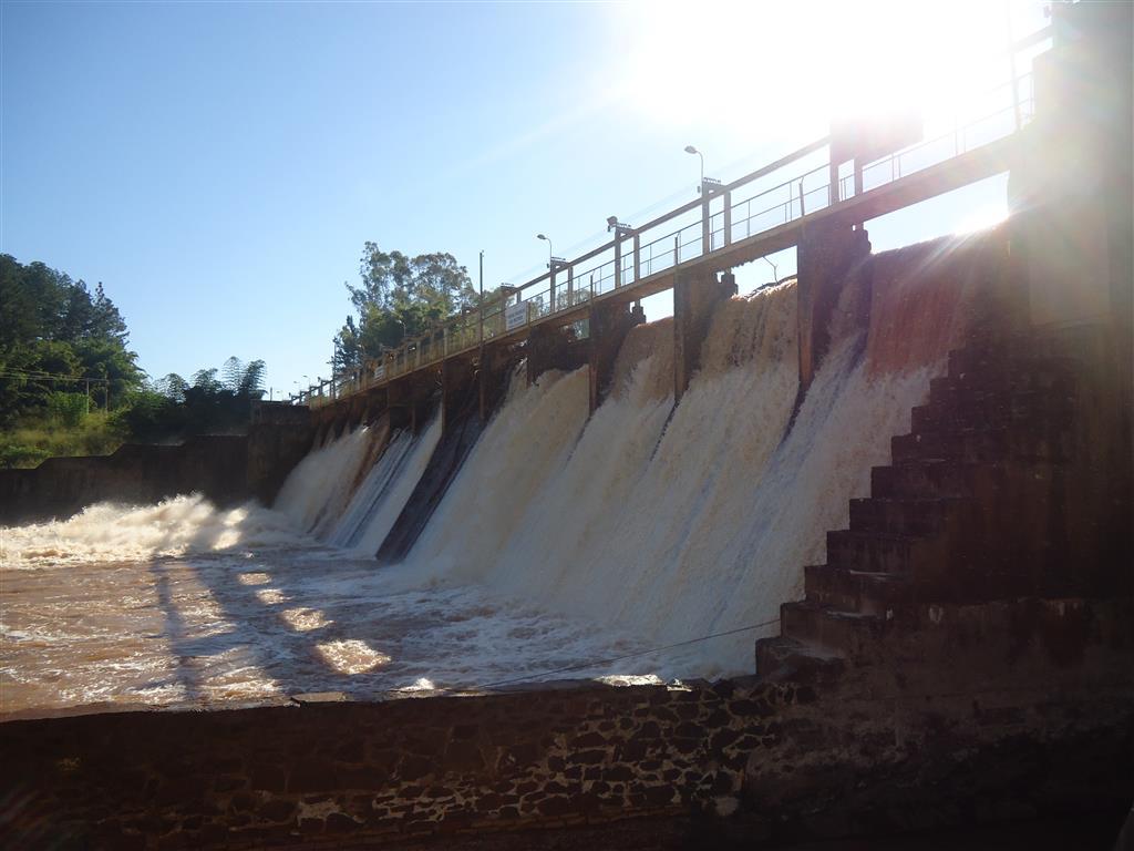 Barragem - Tipos Concreto Gravidade UHE França - Ibiúna - SP Concreto