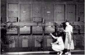 Breve Histórico ENIAC (Electronic Numerical Integrator And Calculator) - foi o primeiro computador eletrônico.