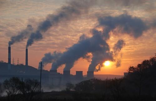 OS PRINCIPAIS FATORES QUE TEM CONTRIBUÍDO PARA PROVOCAR ALTERAÇÕES NO AR SÃO: A poluição atmosférica, que em algumas regiões já tem provocado a diminuição da transparência do ar e o aumento de