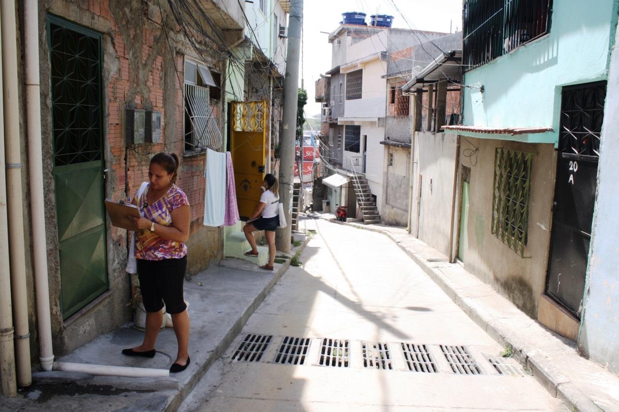 2. Visitas Porta à Porta No mês de Abril o Mutirão AfroReggae focou no acompanhamento das privações identificadas nas comunidades onde o porta a porta já ocorreu (Vila dos Sonhos, Parque São