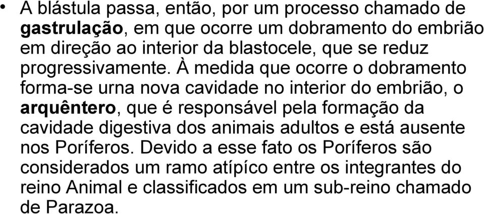 À medida que ocorre o dobramento forma-se urna nova cavidade no interior do embrião, o arquêntero, que é responsável pela formação