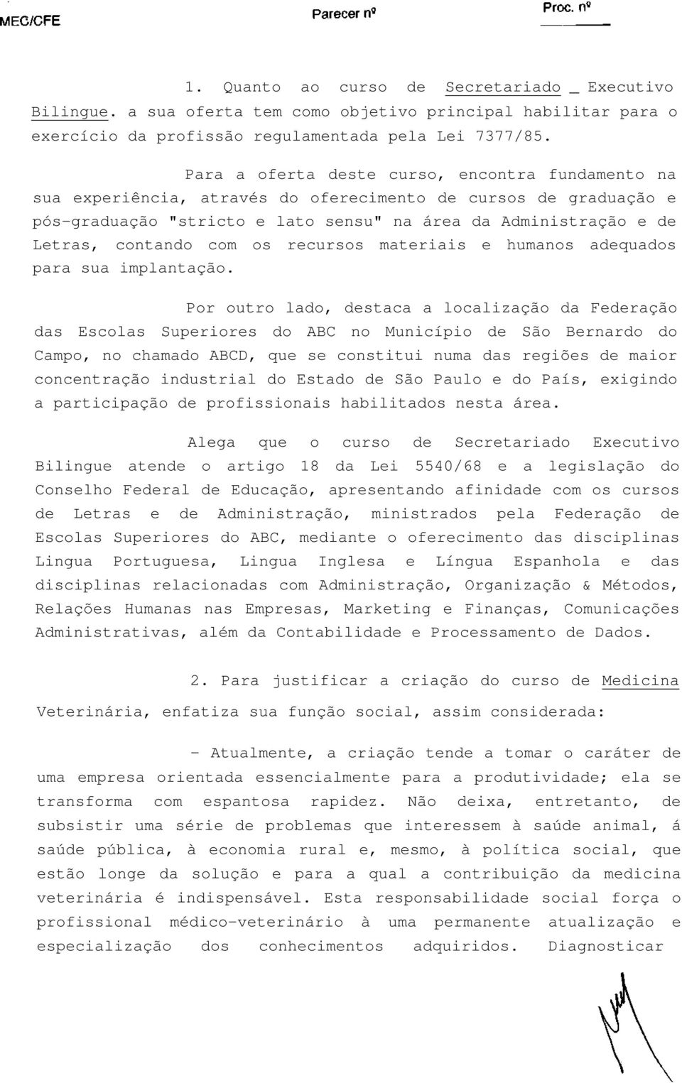 com os recursos materiais e humanos adequados para sua implantação.