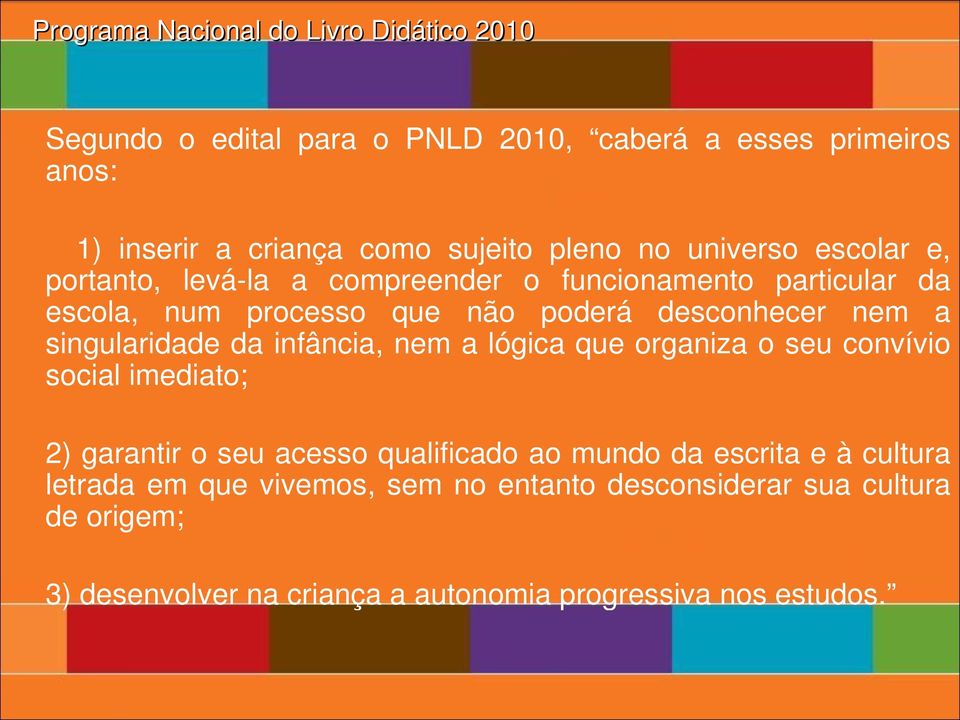 infância, nem a lógica que organiza o seu convívio social imediato; 2) garantir o seu acesso qualificado ao mundo da escrita e à