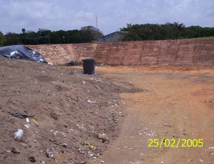 XXVI ENEGEP - Fortaleza, CE, Brasil, 9 a 11 de Outubro de 2006 Figura 08 Abrigo temporario Figura 09 Tratamento de residuos - Tratamento, no estabelecimento existe o tratamento dos residuos