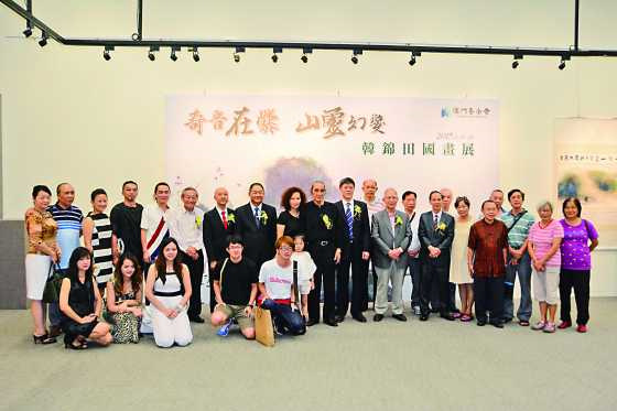 澳門基金會 活動簡報 FUNDAÇÃO MACAU Boletim Informativo (2015/07-08) Organização da Exposição de Artes de Shi Jinsong e