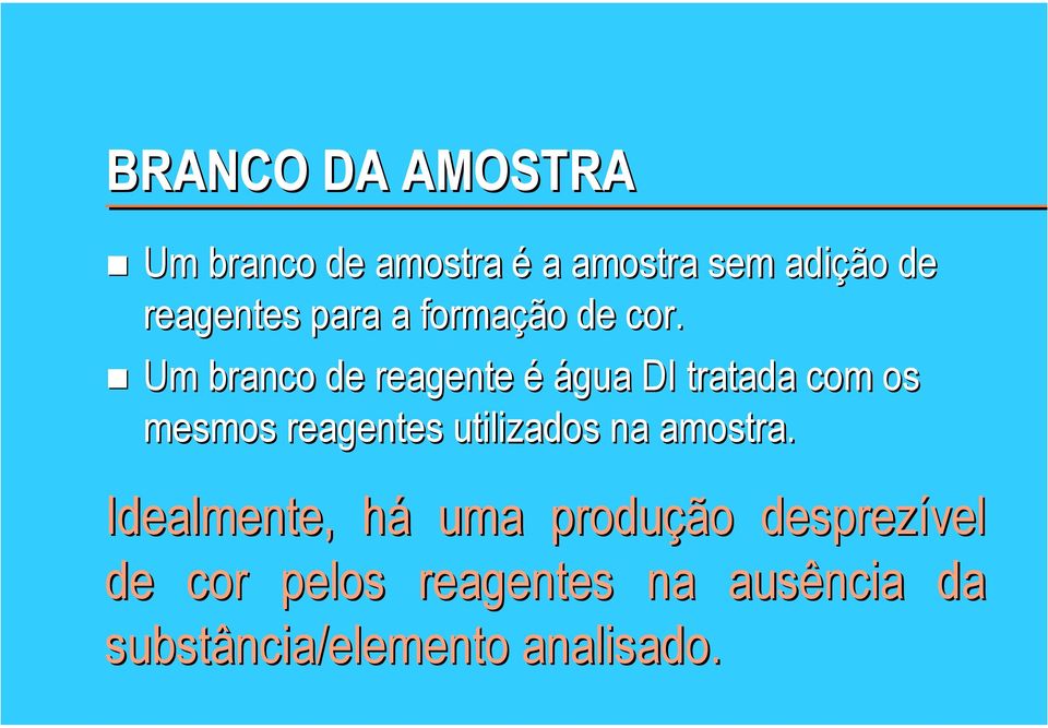 Um branco de reagente é água DI tratada com os mesmos reagentes