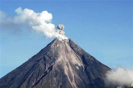 Vulcão é uma estrutura geológica criada quando o magma, gases e partículas quentes (como cinzas) escapam para a superfície