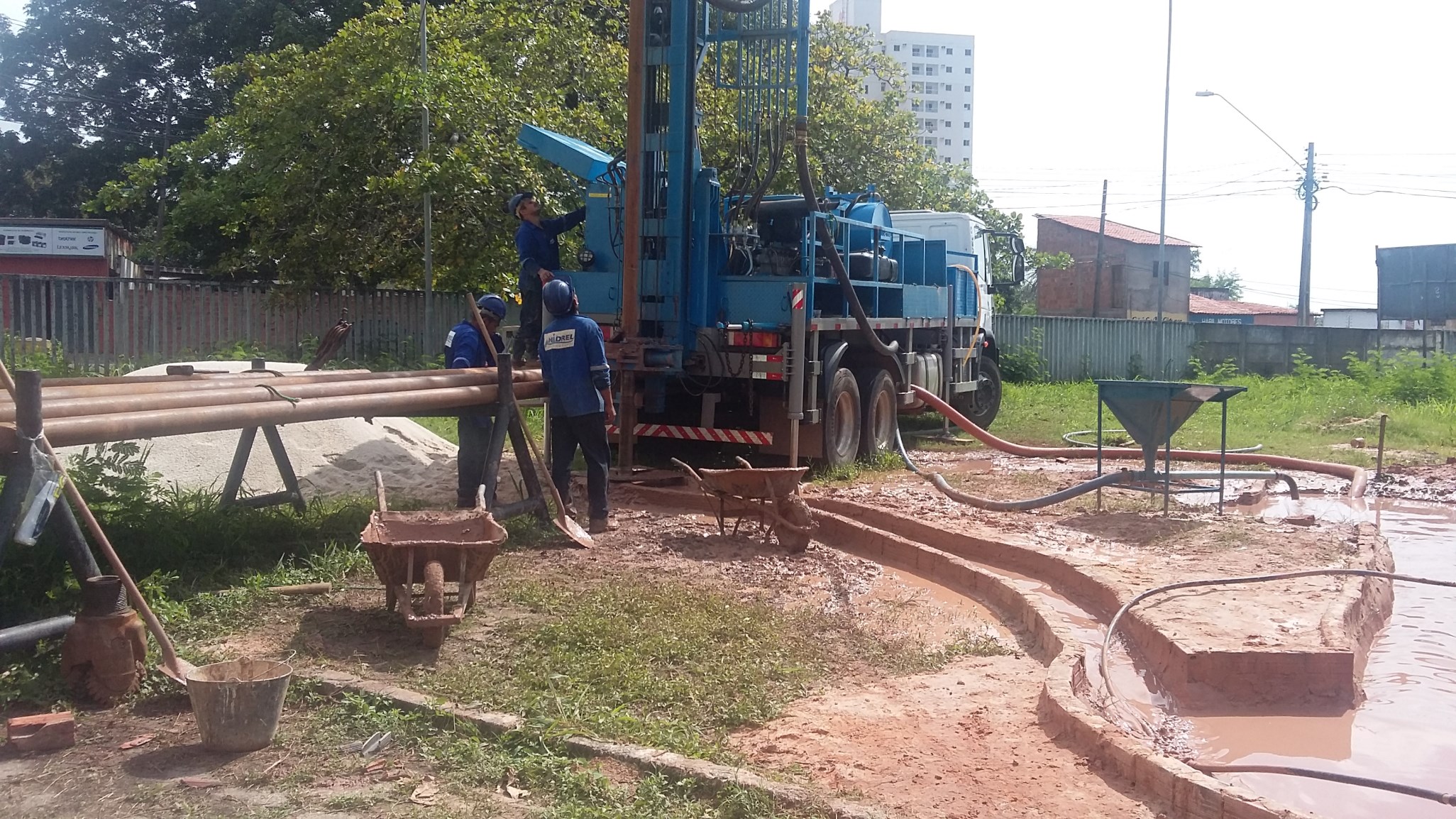 Caema inicia perfuração de poços no Outeiro da Cruz e na Praça da Misericórdia A Companhia de Saneamento Ambiental do Maranhão (Caema) deu inícios aos trabalhos de perfuração de poços no Outeiro da