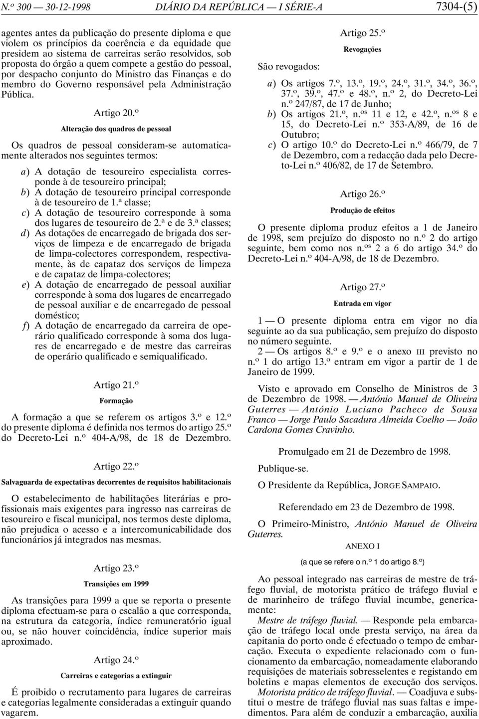 o Alteração dos quadros de pessoal Os quadros de pessoal consideram-se automaticamente alterados nos seguintes termos: a) A dotação de tesoureiro especialista corresponde à de tesoureiro principal;