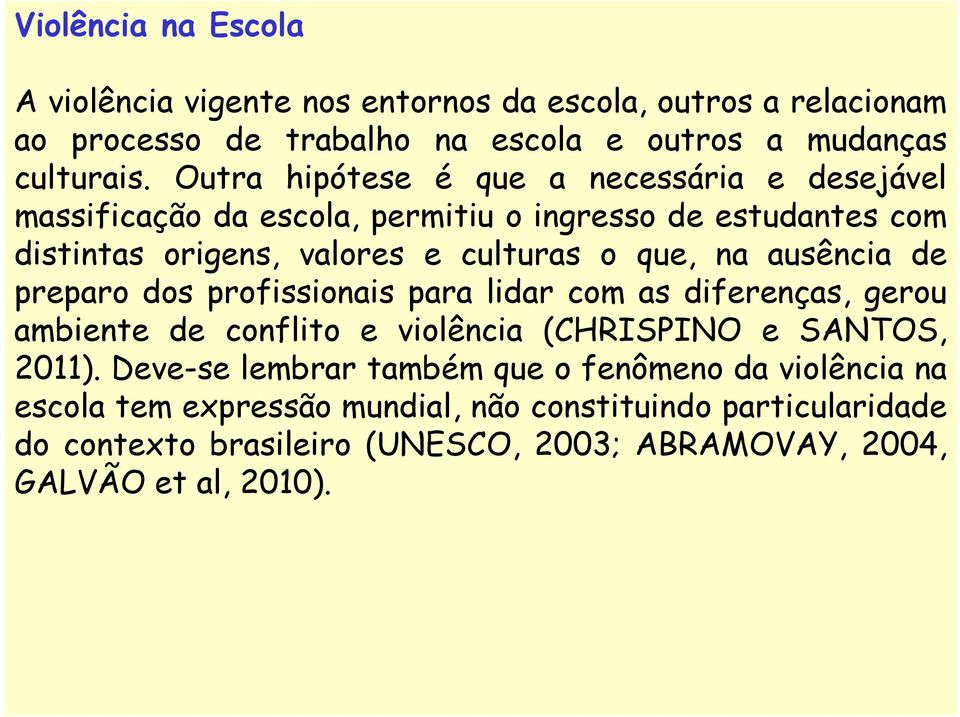 ausência de preparo dos profissionais para lidar com as diferenças, gerou ambiente de conflito e violência (CHRISPINO e SANTOS, 2011).