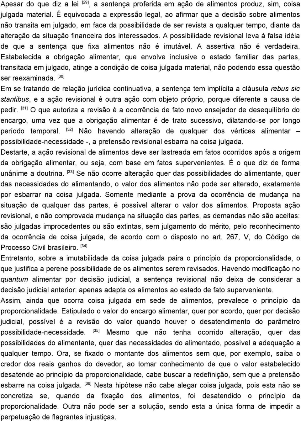 dos interessados. A possibilidade revisional leva à falsa idéia de que a sentença que fixa alimentos não é imutável. A assertiva não é verdadeira.