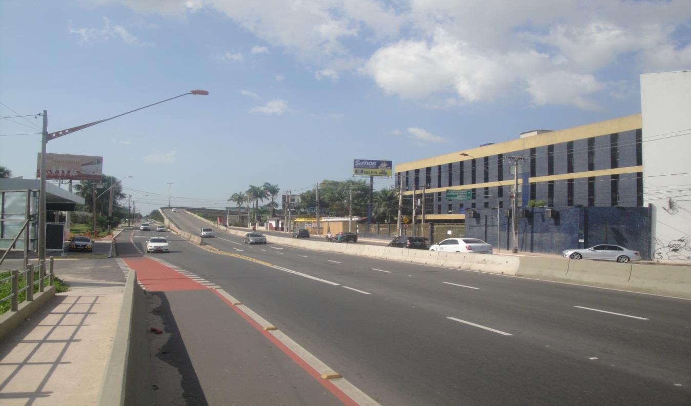 As ruas do centro de Belém não tem ciclovias ou ciclofaixas, porém, as vias arteriais que ligam o centro à periferia possuem